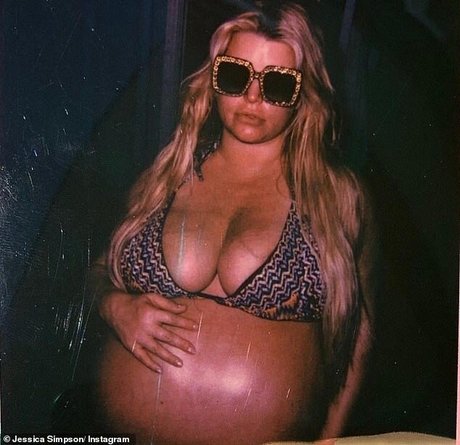 Jessica Simpson star nudes photo