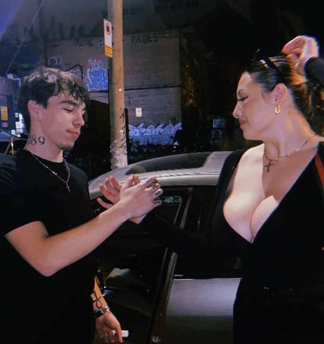 Anabel Kloe Lamarche star art pic