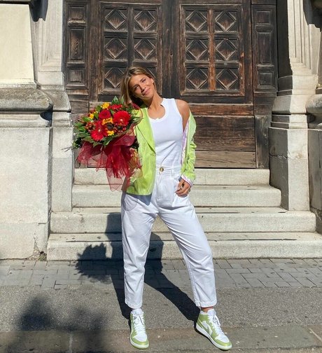 Alice De Bortoli naked pornstar pic