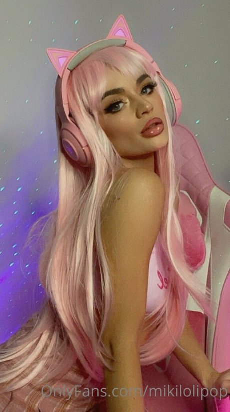 blonde wife onlyfans hot sexy picture