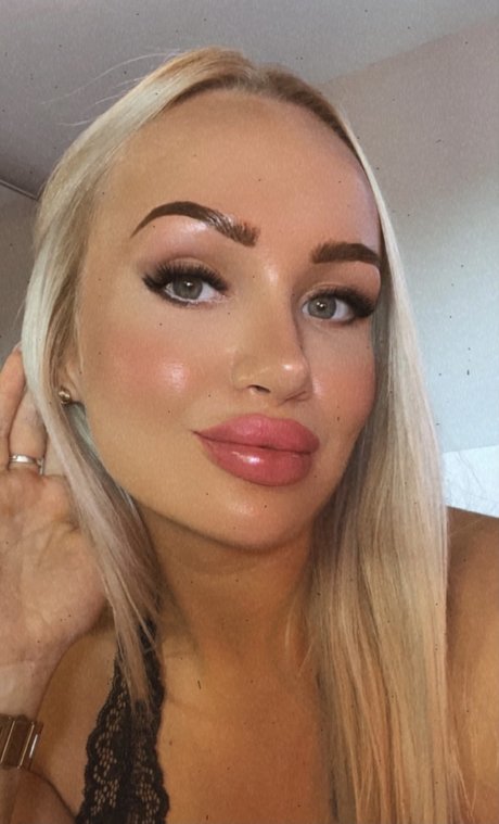 Charlotte Belvedere best model galleries