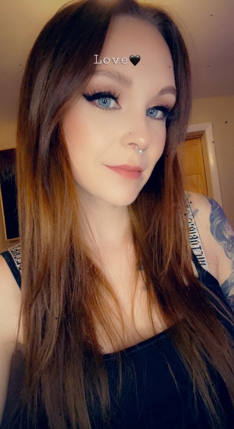 Aaleya model beautiful image