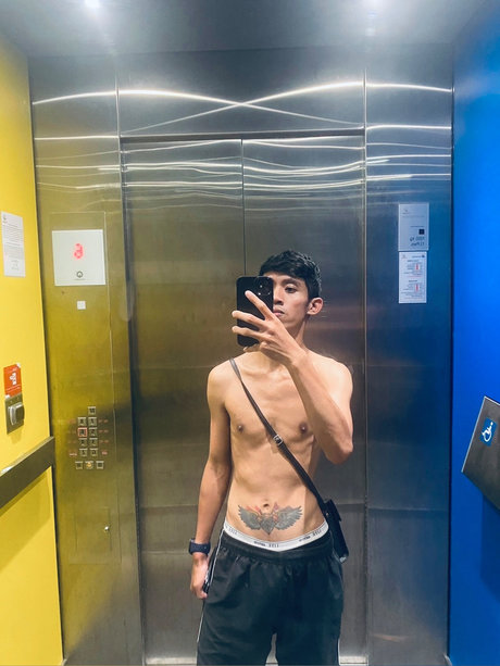 MR T model erotic photos