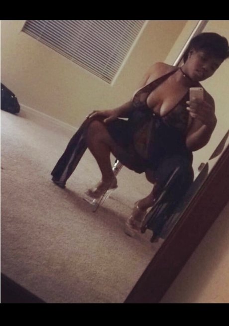 Essence_ sexy actress picture