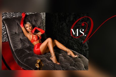 Ms V model naked galleries