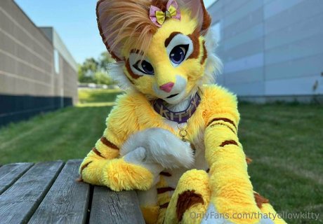 thatyellowkitty pornstar naked image