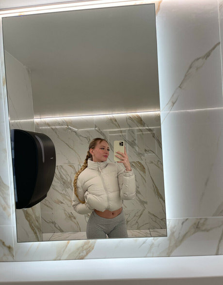 sophia ilysm pretty pornstar pic