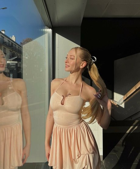 sophia ilysm model free pictures