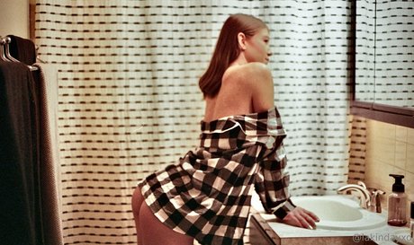 LakinDayXO model erotic galleries