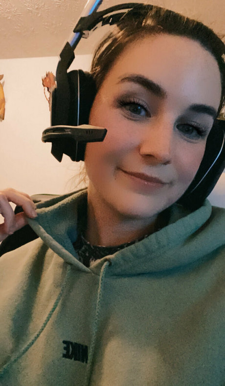 embertay pretty model pics