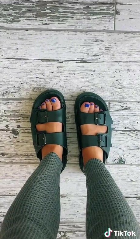 Molly Marsh model perfect images