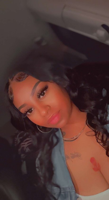 Lovebugg_ sex model img