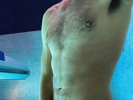 DL Bi Hung model hd photo