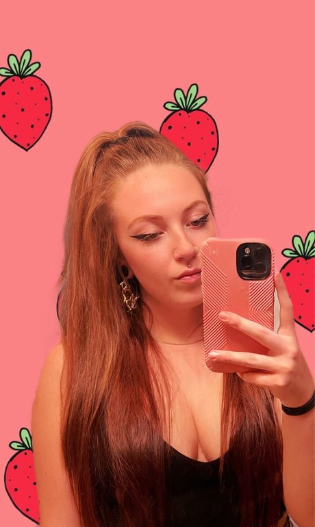 Red Ivy nudes model img