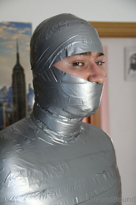 Safe and Bound top model picture