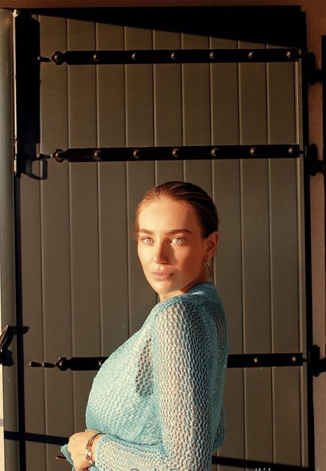 lilys art star nude gallery