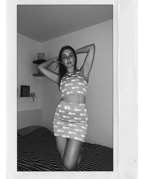 brunette petite onlyfans nudes photos