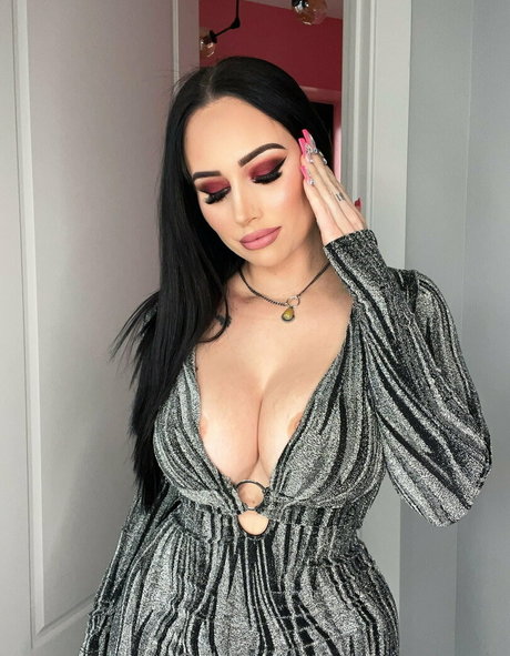 insanelyvain model porn pictures