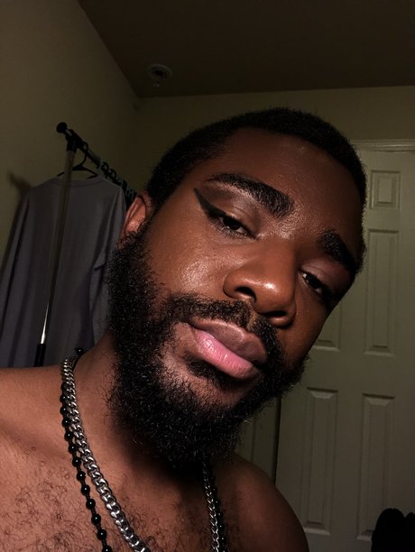 HOPELESS ROMANTIC_ naked star pics