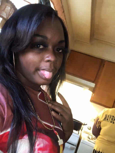 Kimmy Nicole naked model img