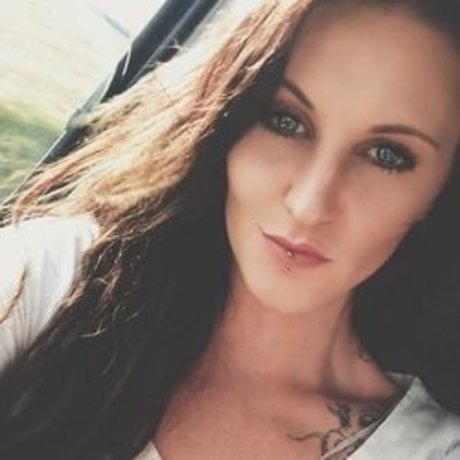 HotYoungMilf69 model nude pictures