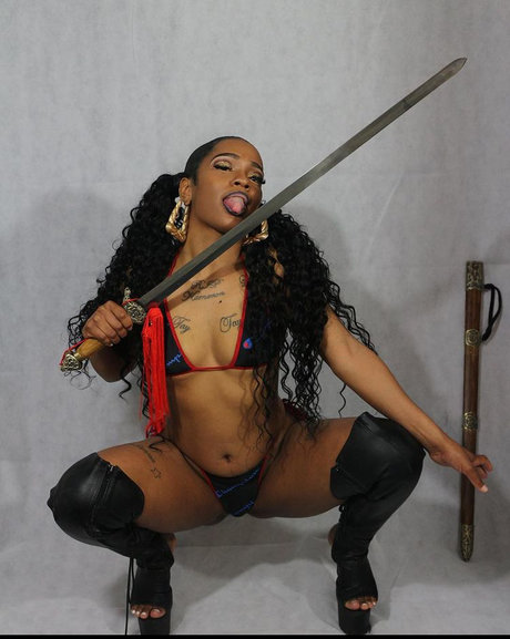 Monaa Lisaa pornographic actress picture