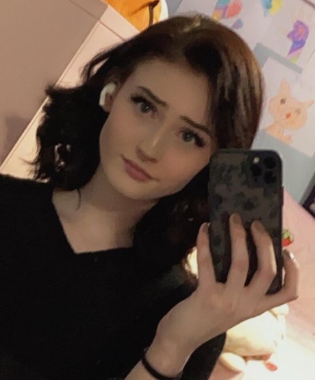 Soggyalien22 adult model archive