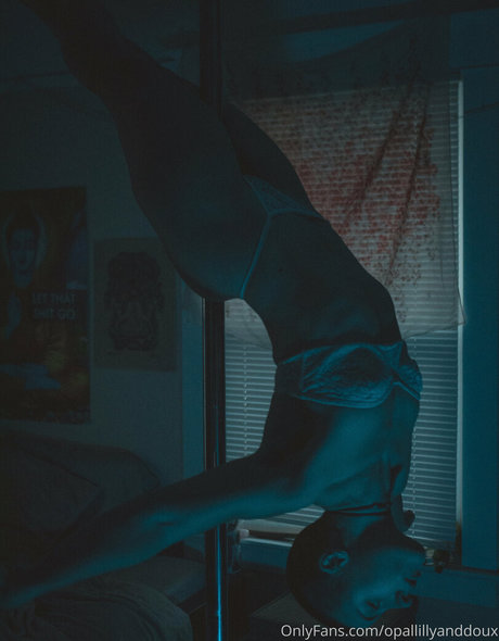 opal lilly onyx model pretty pictures