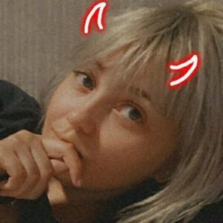 yepitsstilltori nude star image