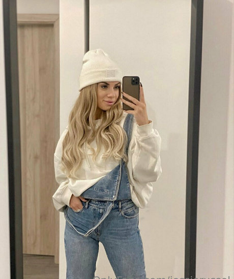 curvy girl onlyfans top pic