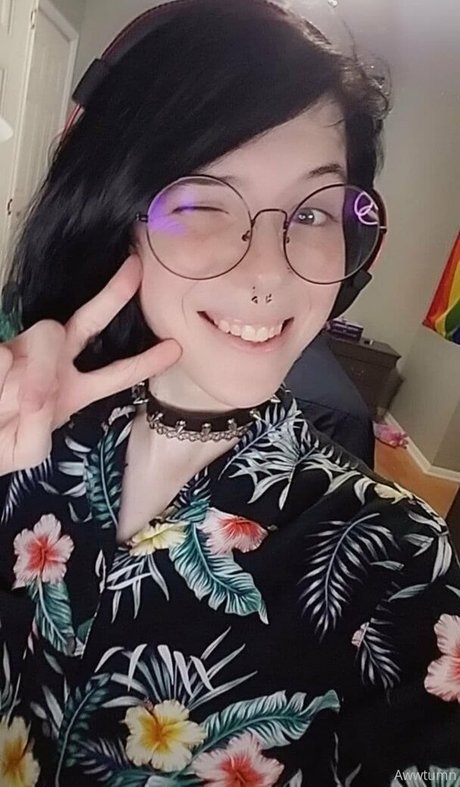 awwtumdabottom adult model picture