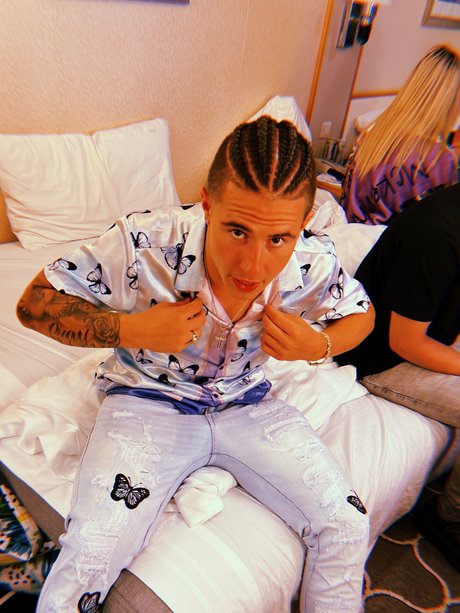 He is who nice actress galleries