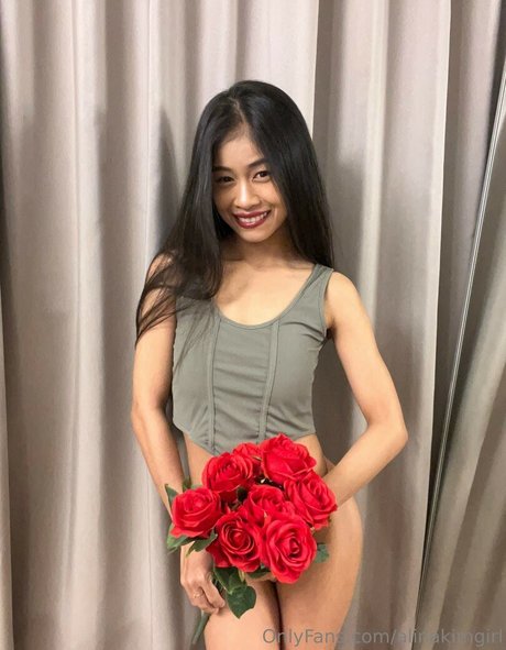 Tiny Alina model high quality pic