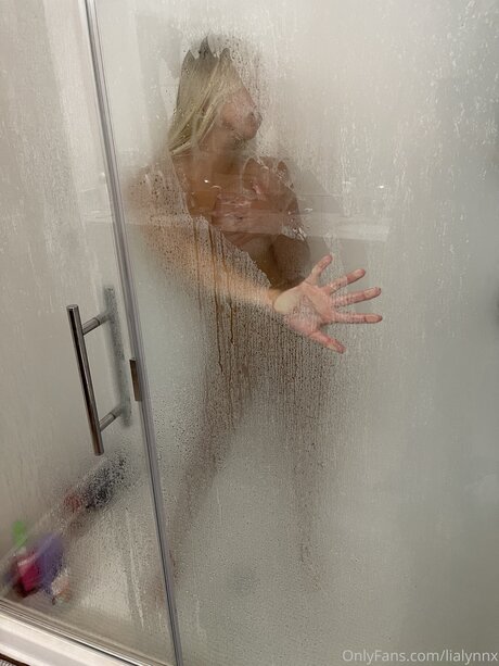 Lialynnx pornstar naked image