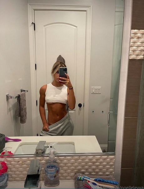 Noelle Leyva model hd img