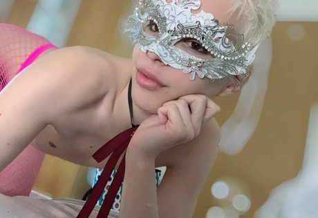 Blonditwink exclusive pornstar photos