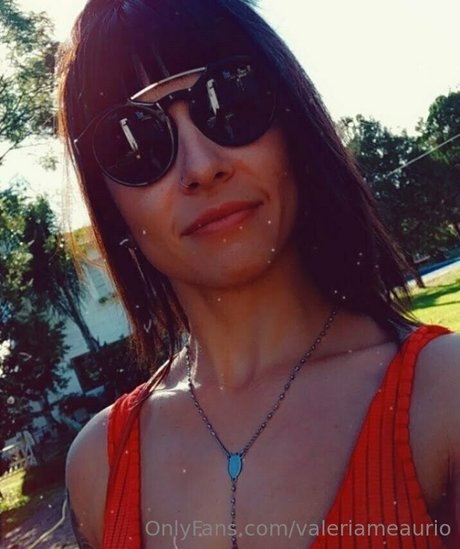 pampi cush pretty model photo