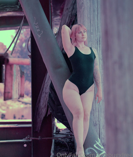 aziebugxfree erotic pornstar picture