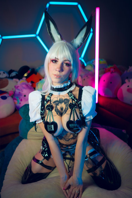 Skylar Calico model high quality pic