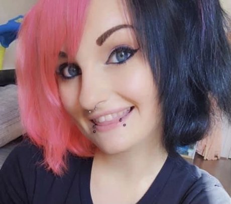 xLittleNickyx porn star images