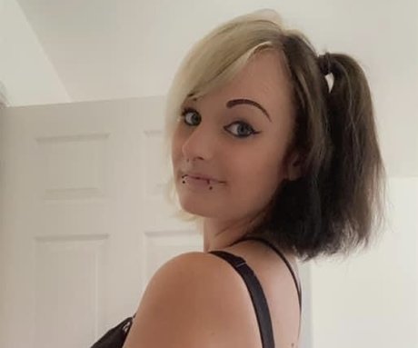 xLittleNickyx model beautiful gallery