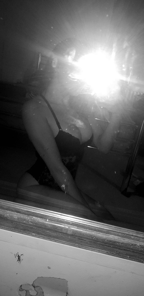 GoldenGoddessxo nice model photo