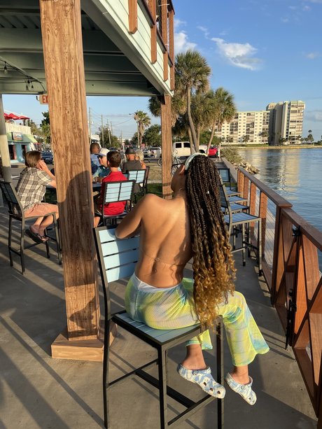 bikini onlyfans beautiful xxx picture