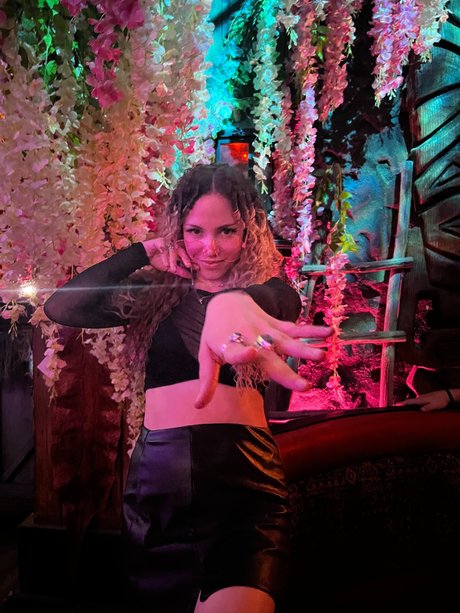 Selina Pink star high quality photo