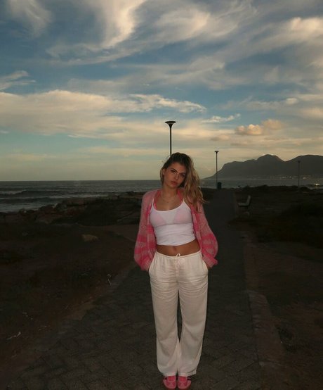 Leni Pieckenhagen model sexy pic