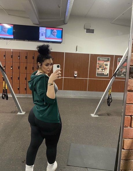 Zainaabb ab top model img