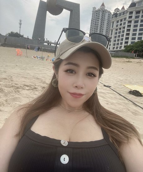 close up onlyfans pornographic pic