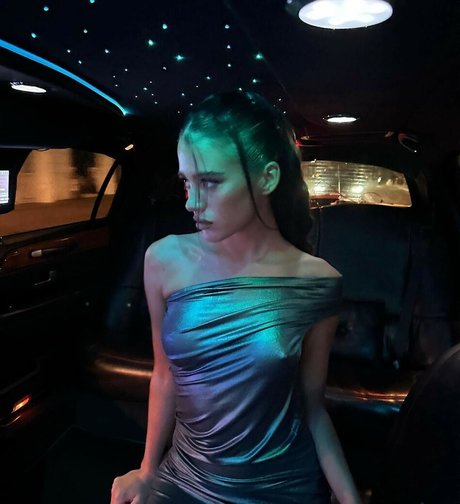 Olivia Neill perfect model pic