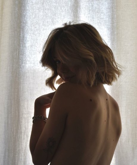 Martina Dell Anna star art img