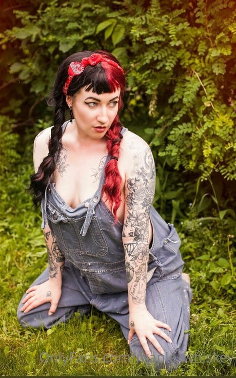 maple massacre erotic actress images